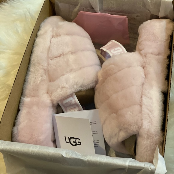Light Pink FluffYeah Ugg Slides w/free pink mask - Picture 8 of 12